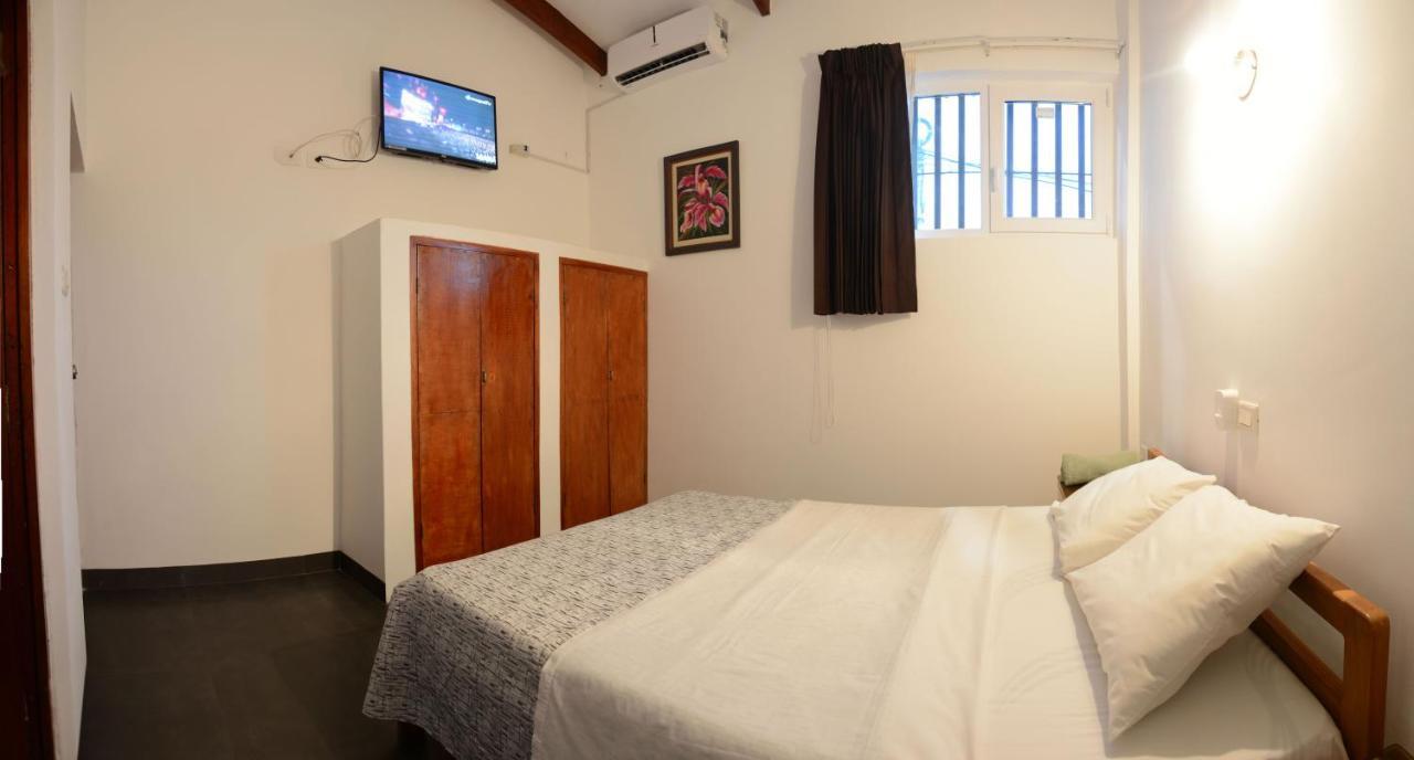 Hostal Casa Blanca Tarapoto Bagian luar foto