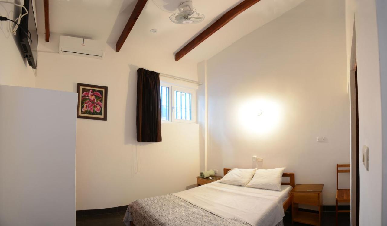 Hostal Casa Blanca Tarapoto Bagian luar foto