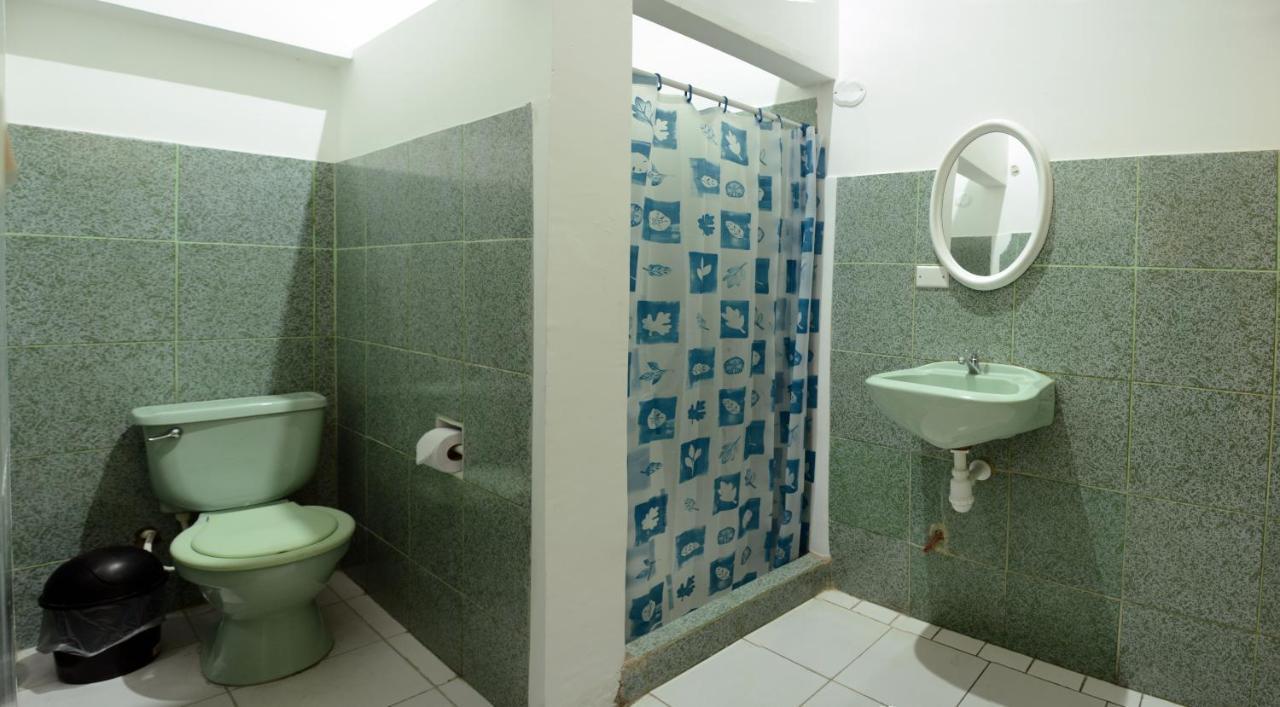 Hostal Casa Blanca Tarapoto Bagian luar foto