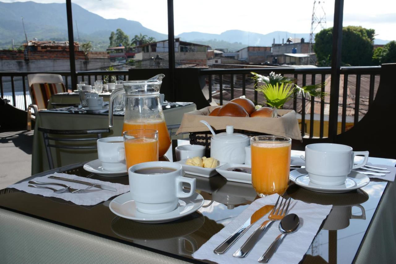 Hostal Casa Blanca Tarapoto Bagian luar foto