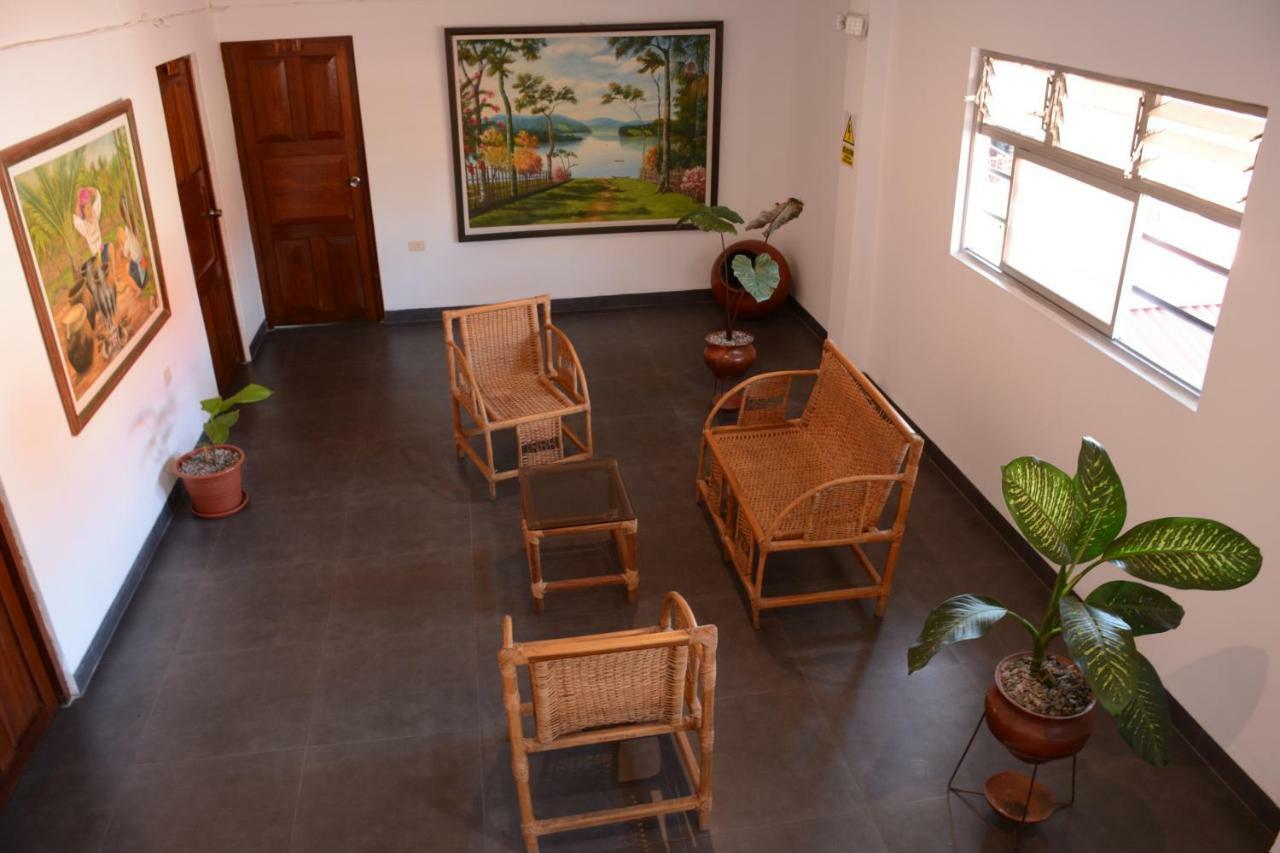 Hostal Casa Blanca Tarapoto Bagian luar foto
